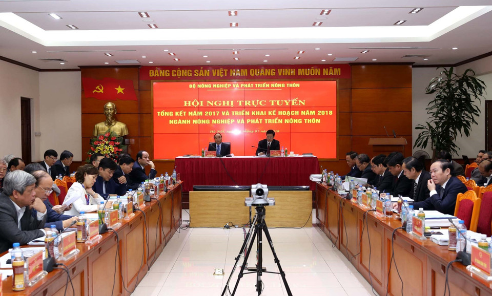 越南政府总理阮春福出席农业与农村发展部2017年工作总结暨2018年工作部署视频会议。 越通社记者 武生 摄