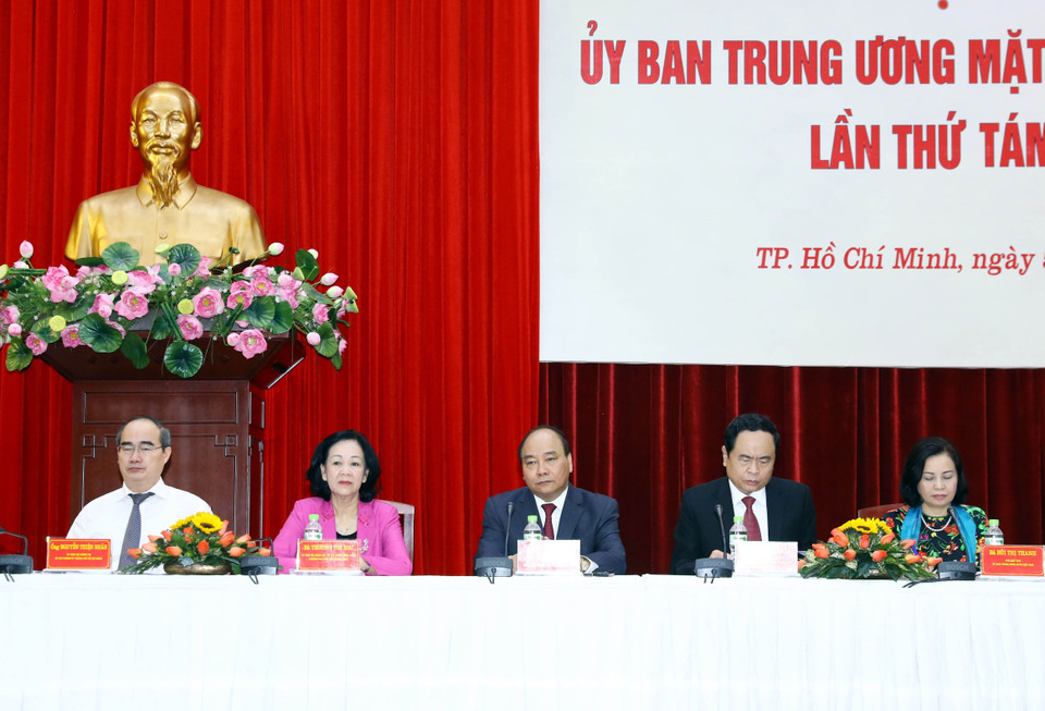 阮春福和与会代表。（图片来源：越通社）