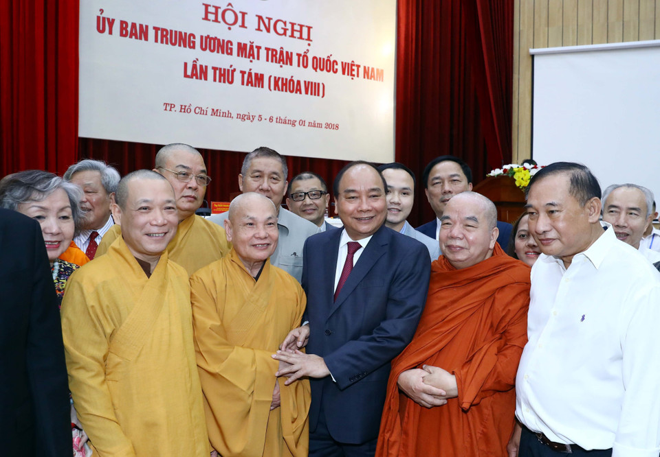 阮春福和与会代表。（图片来源：越通社）