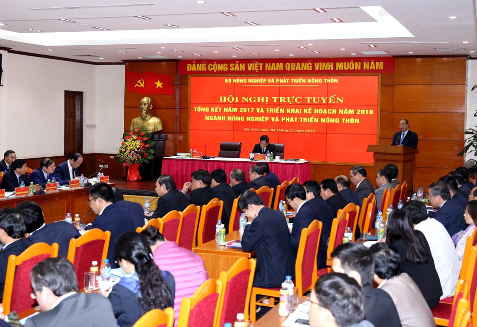越南政府总理阮春福出席农业与农村发展部2017年工作总结暨2018年工作部署视频会议。 越通社记者 武生 摄
