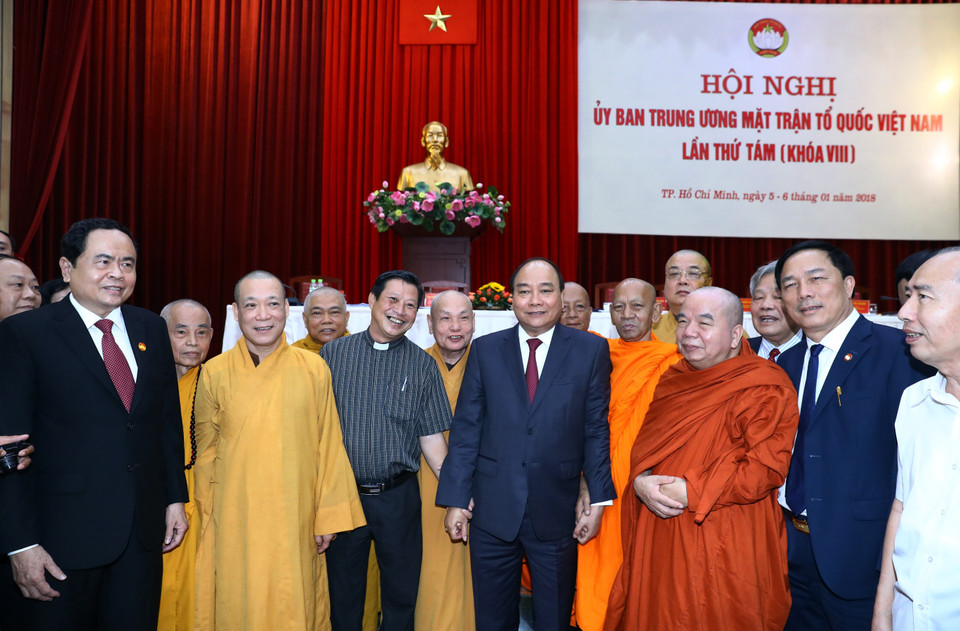 阮春福和与会代表。（图片来源：越通社）