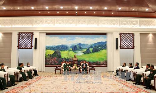  老挝人民革命党中央委员会总书记、国家主席本扬·沃拉吉会见梁强上将。