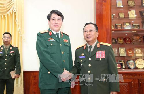  老挝人民军总政治局主任威莱中将会见梁强上将。