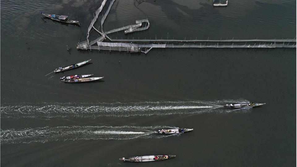 三江潟湖是湖边居民的谋生之地。图自越通社