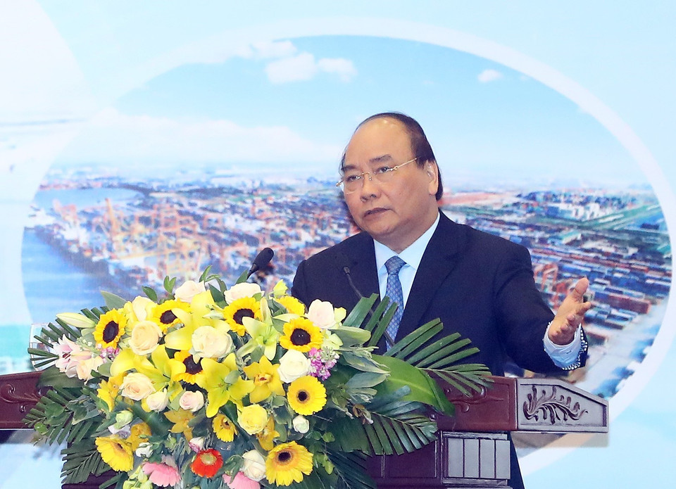 政府总理阮春福在会上发表讲话。越通社记者统一 摄