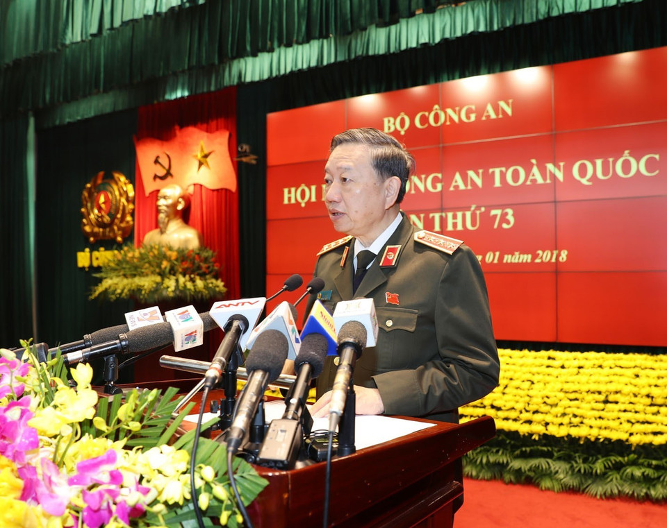 越南公安部部长苏林在会上发表讲话。越通社记者智勇 摄