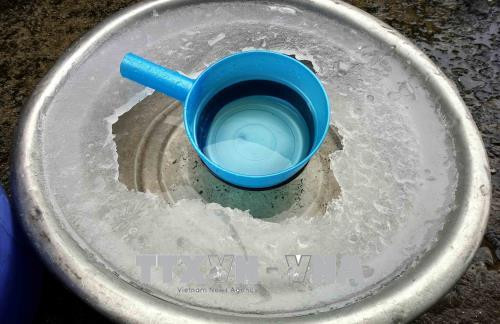 高平省高山出现结霜冰挂景象。越通社记者 国达 摄