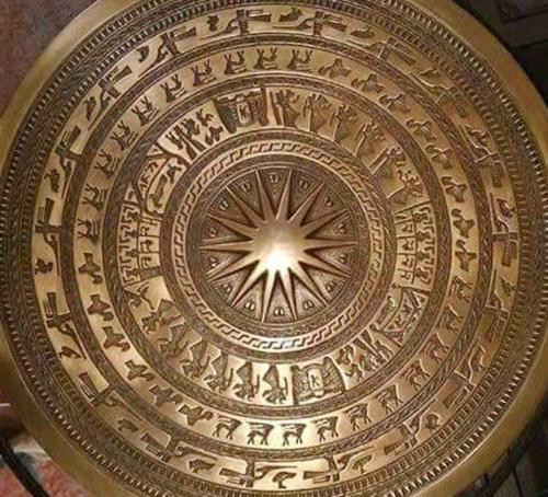 茶东村的青铜作品造型精巧、纹饰精美，全部以传统的手工方法制成。图自因特网