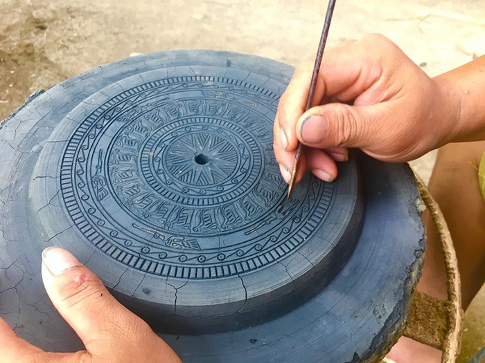 茶东村的青铜作品造型精巧、纹饰精美，全部以传统的手工方法制成。图自因特网