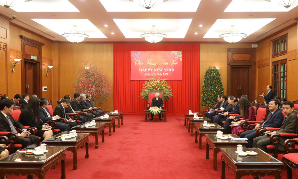 越共中央总书记阮富仲2月23日在党中央总部会见前来拜年的东盟9国驻越大使与代办。越通社记者 智勇 摄