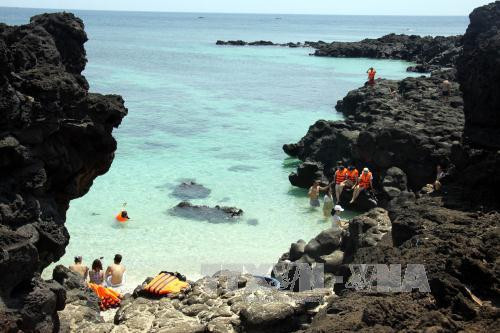 安平岛乡的自然美景吸引了不少游客前来旅游（图片来源：越通社）