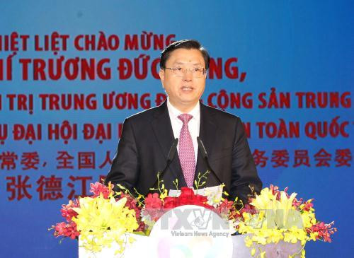 中国全国人民代表大会常务委员会委员长张德江在闭幕式上致辞（图片来源：越通社）