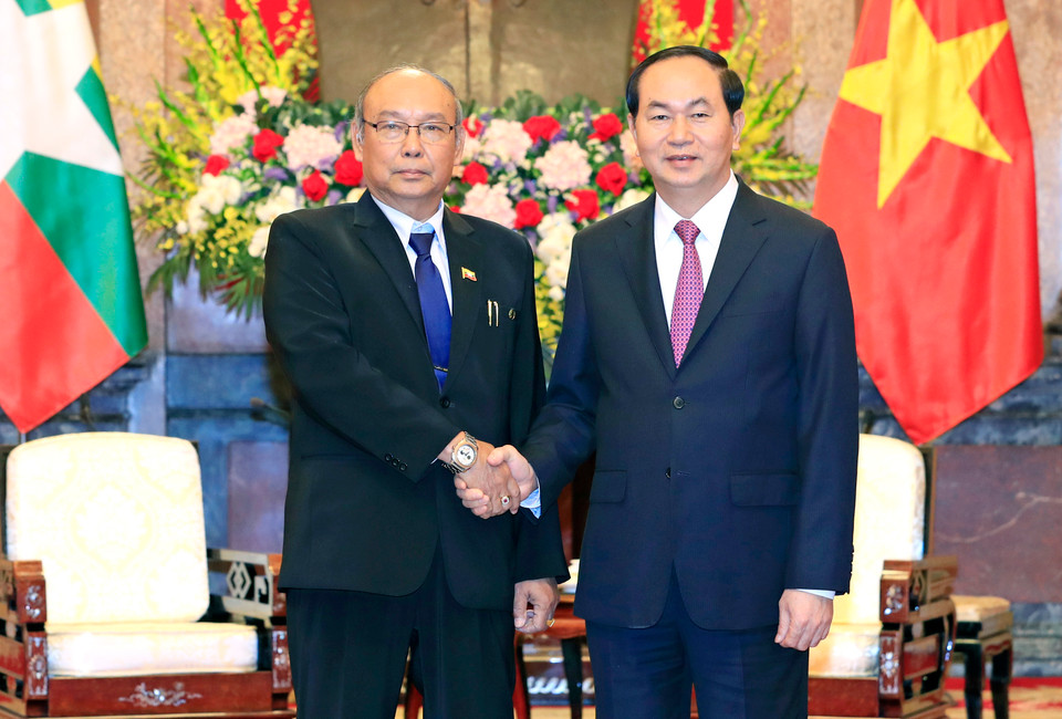 国家主席陈大光（右）会见缅甸上院议长兼联邦议会议长曼温凯丹。（图片来源：越通社）