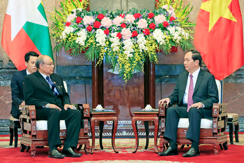国家主席陈大光（右）会见缅甸上院议长兼联邦议会议长曼温凯丹。（图片来源：越通社）