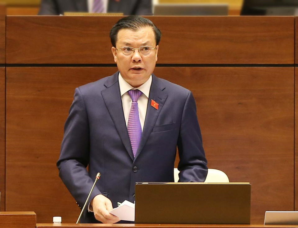  财政部长丁进勇答复国会代表质询。（图片来源：越通社）