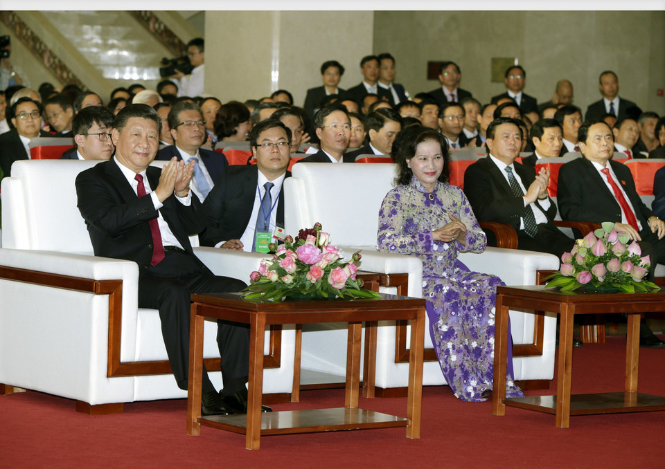 越南国会主席阮氏金银和中共中央总书记、中国国家主席习近平出席越中友谊宫落成移交仪式暨河内中国文化中心揭牌仪式。（图片来源：越通社）