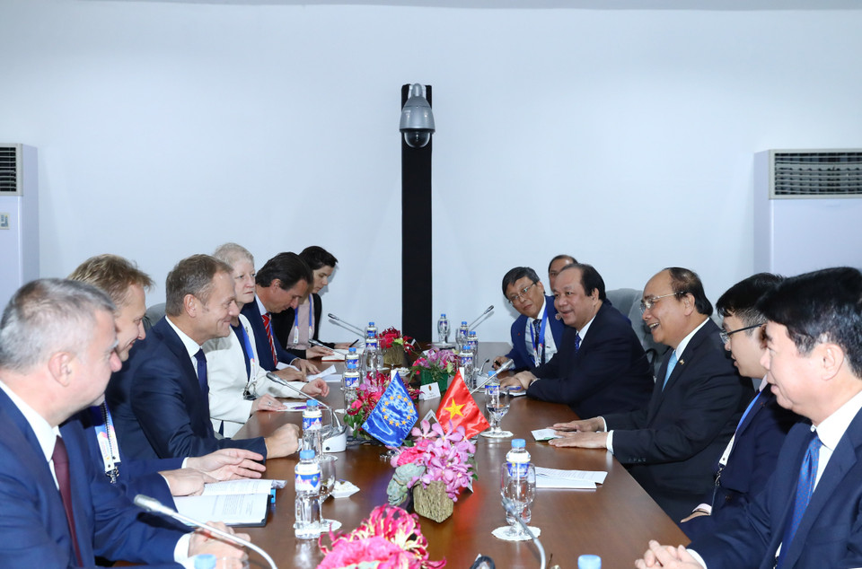 第31届东盟峰会期间，阮春福会见欧洲理事会主席唐纳德·图斯克（图片来源：越通社）