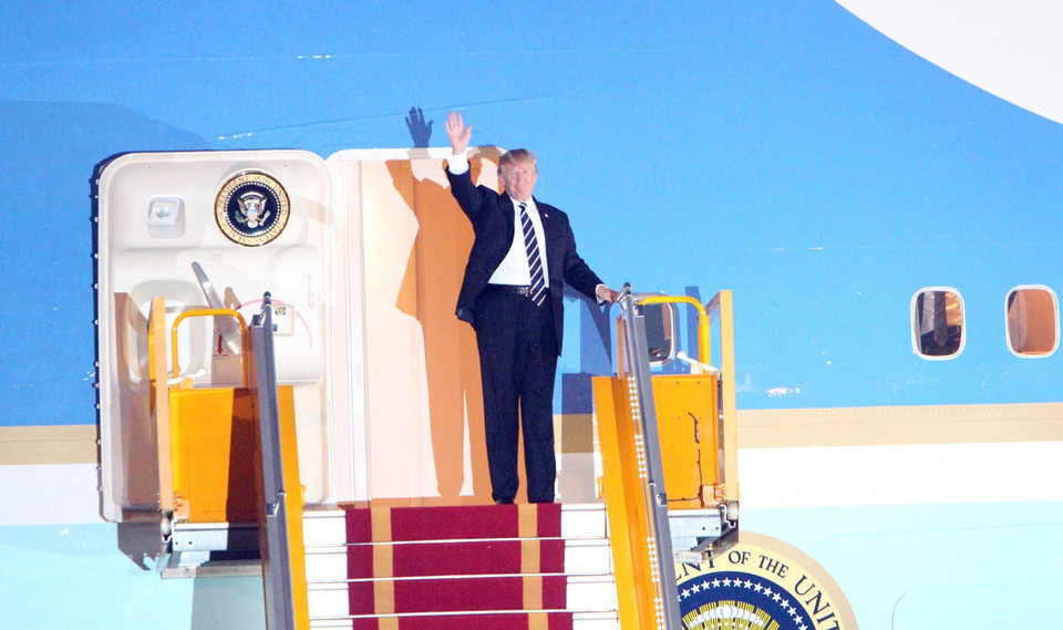特朗普抵达内排国际机场。（图片来源：越通社）