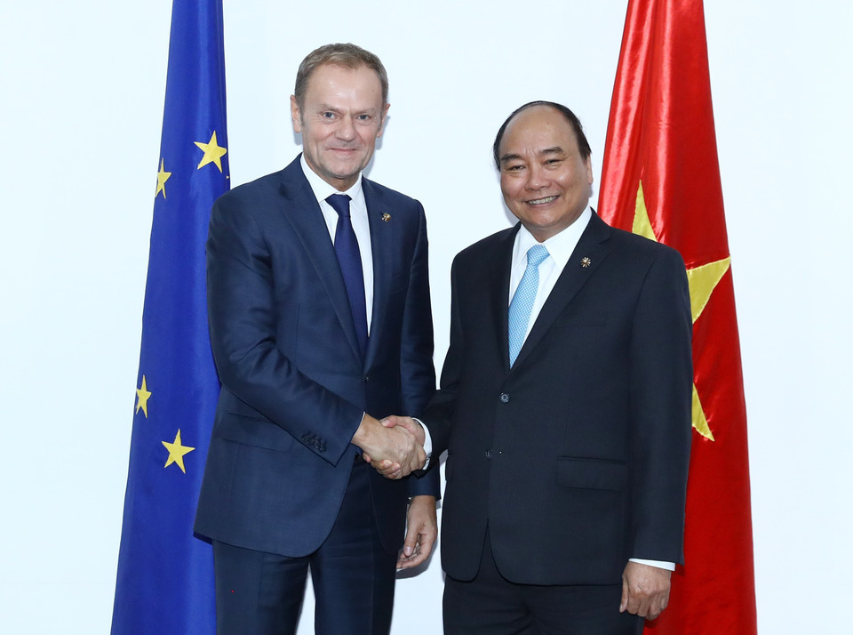 第31届东盟峰会期间，阮春福会见欧洲理事会主席唐纳德·图斯克（图片来源：越通社）