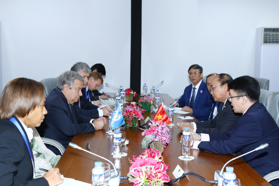 第31届东盟峰会期间，阮春福会见联合国秘书长安东尼奥·古特雷斯（图片来源：越通社）