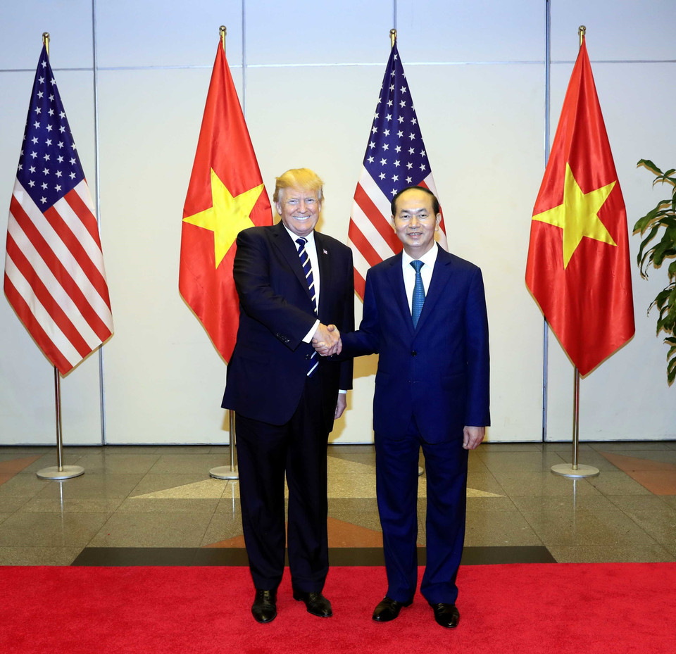 陈大光与特朗普。（图片来源：越通社）