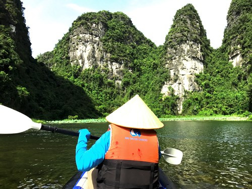 划皮划艇技术不太复杂，但要有时间进行实际操作锻炼。（图片来源：《人民军队报网》）