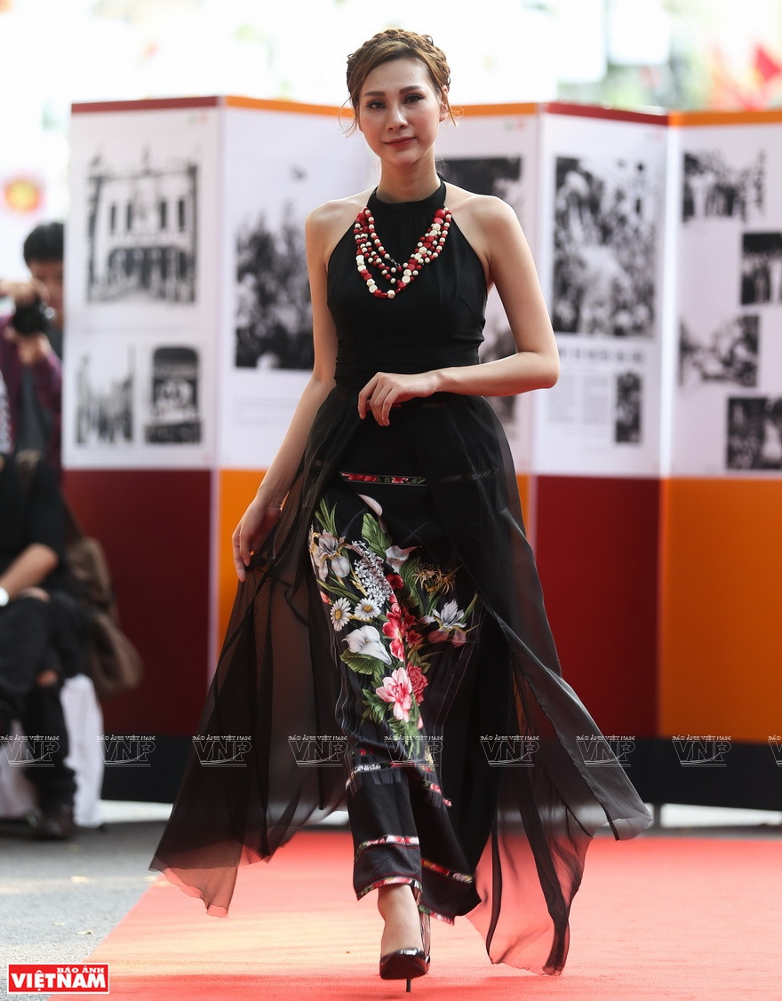 改良奥黛款式。图自越通社/越南画报