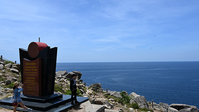 这里以雄伟壮观的大自然美景吸引了数千名国内外游客前来参观。图自因特网