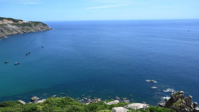 从海灯塔上往下看，游客一定为一望无际的大海和天空风景而感到惊讶。图自因特网