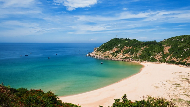 从大领海灯塔俯瞰海阔天空。（图片来源：维灵 摄）