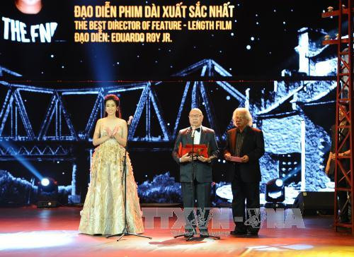 菲律宾导演爱德华多洛伊（Eduardo Roy Jr）荣获最佳导演奖。（图片来源：越通社）