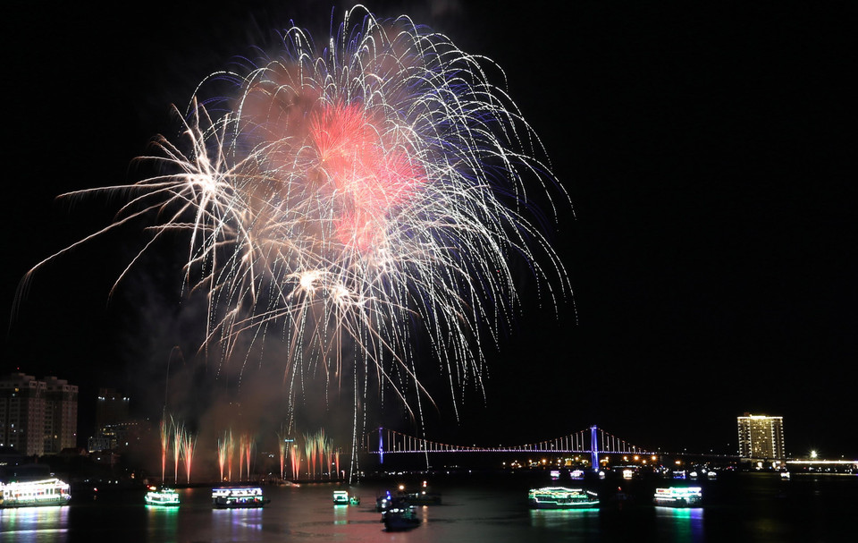 2018年岘港国际烟花节——一场视觉盛宴。 越通社记者 陈黎林 摄