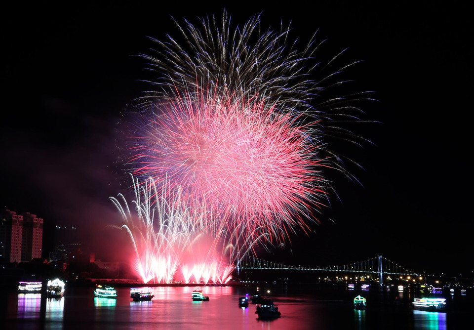 2018年岘港国际烟花节——一场视觉盛宴。 越通社记者 陈黎林 摄