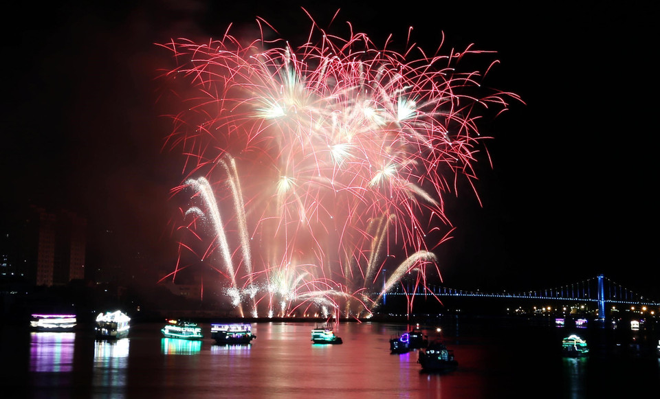 2018年岘港国际烟花节——一场视觉盛宴。 越通社记者 陈黎林 摄