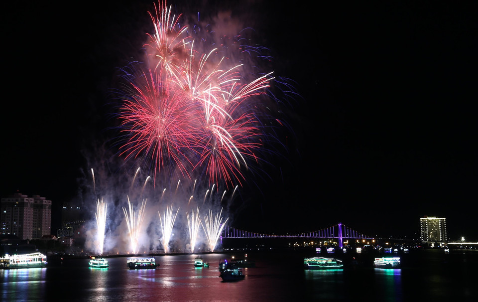 2018年岘港国际烟花节——一场视觉盛宴。 越通社记者 陈黎林 摄