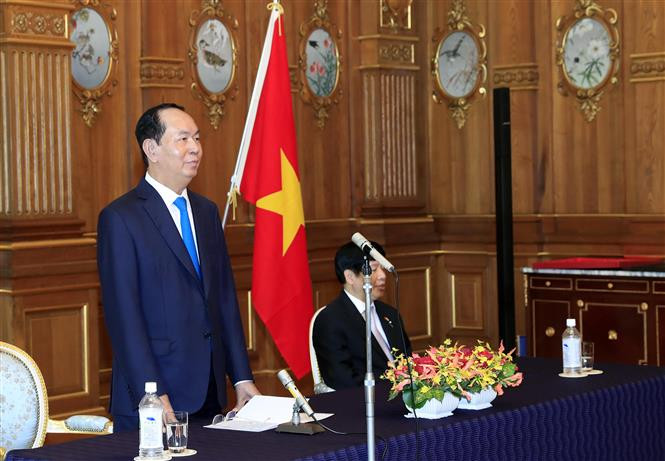 越南国家主席陈大光造访越南驻日本大使馆时发表讲话。越通社记者 彦创 摄