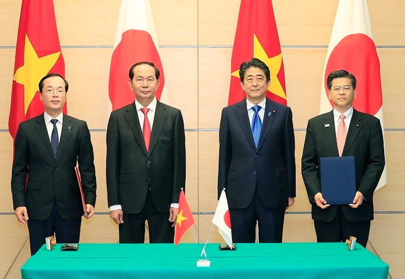 越南建设部与日本土地、基础设施和交通旅游省共同签署关于城市建设与发展的合作备忘录（2018—2021年）。越通社记者 彦创 摄