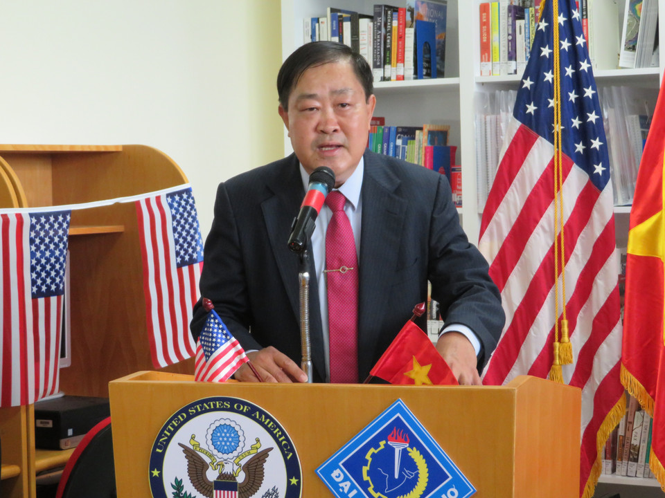 芹苴大学校长何青全教授发表讲话。越通社记者 映雪 摄