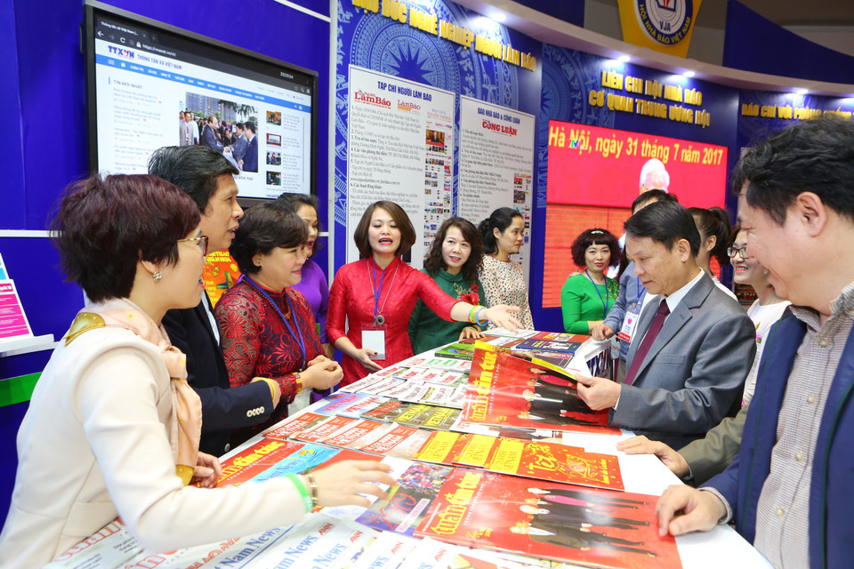 越通社社长阮德利在越通社展位上。图自越通社