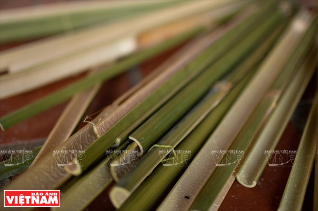 已破匀的竹条。图自越南画报