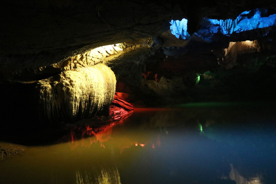 天河洞内景色秀丽迷人。图自越通社