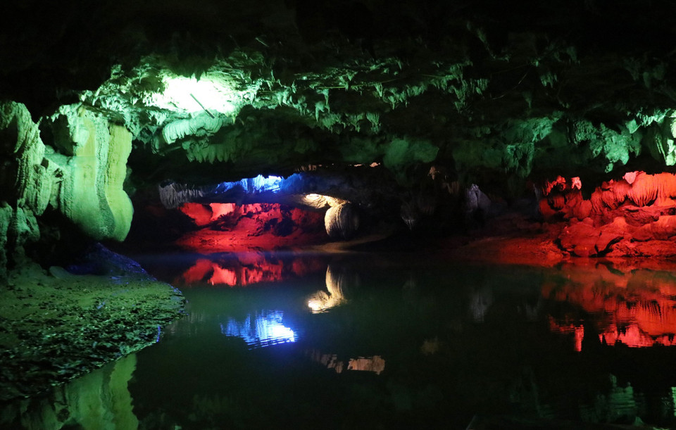  各异的钟乳石,让人不得不感叹大自然的鬼斧神工。图自越通社