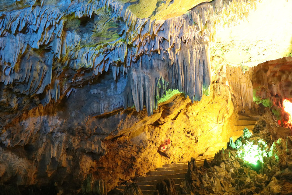 洞内的景色美得让人移不开眼睛。图自越通社