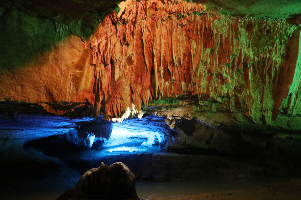 洞内的钟乳石造型令人匪夷所思。图自越通社