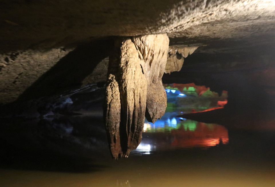 洞内的钟乳石造型令人匪夷所思。图自越通社