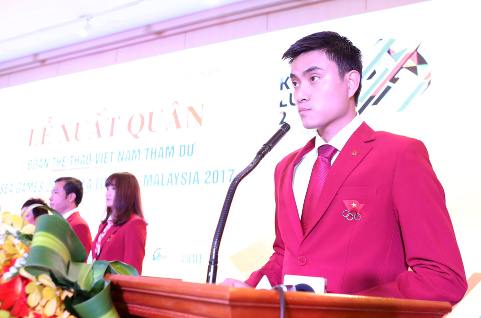 击剑运动员武成安发表讲话。