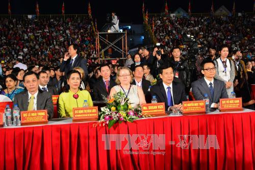 越南政府副总理武德儋、文化体育与旅游部部长阮玉善、南定省领导代表和联合国教科文组织驻越南办事处代表等出席仪式。（图片来源：越通社）