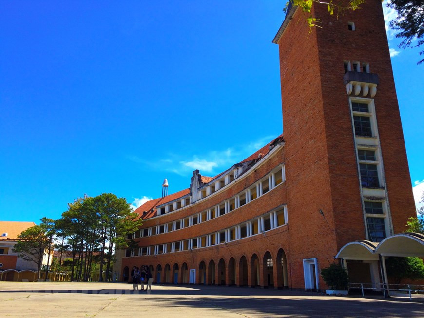 大叻大学依山而建，其风景被评为东南亚地区风景最美的大学之一。图自Vietnam+