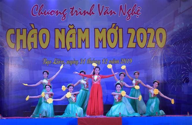 薄辽省举行2020年元旦文艺晚会。图自越通社