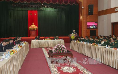 2016年元旦 ，越共中央总书记、中央军委书记阮富仲已走访河内首都司令部，看望慰问首都司令部干部战士。（图片来源：越通社）